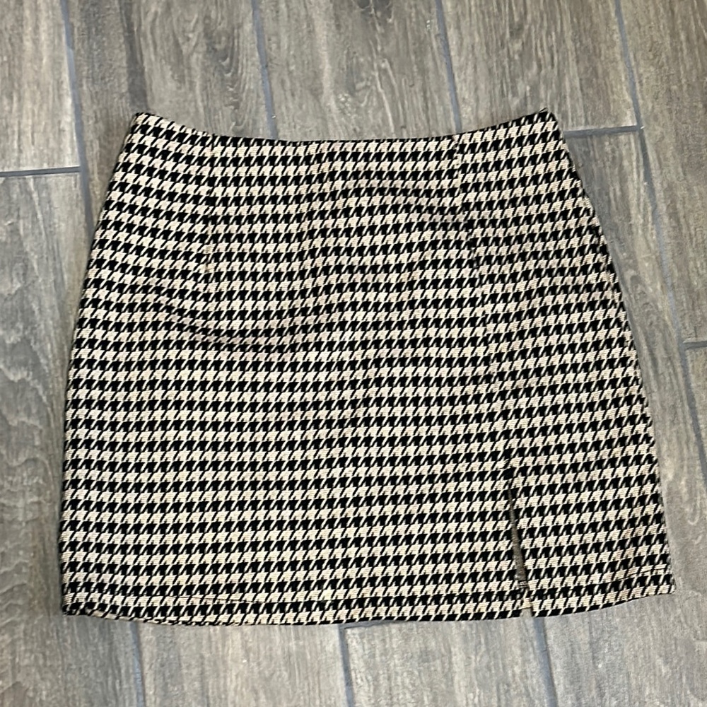 Rag & Bone Classic Houndstooth Skirt Black and Tan. Size Large.